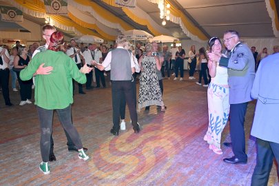Ostrhauderfehner Schützen hatten tollen Festball - Bild 2