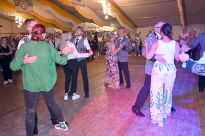 Ostrhauderfehner Schützen hatten tollen Festball - Bild 4