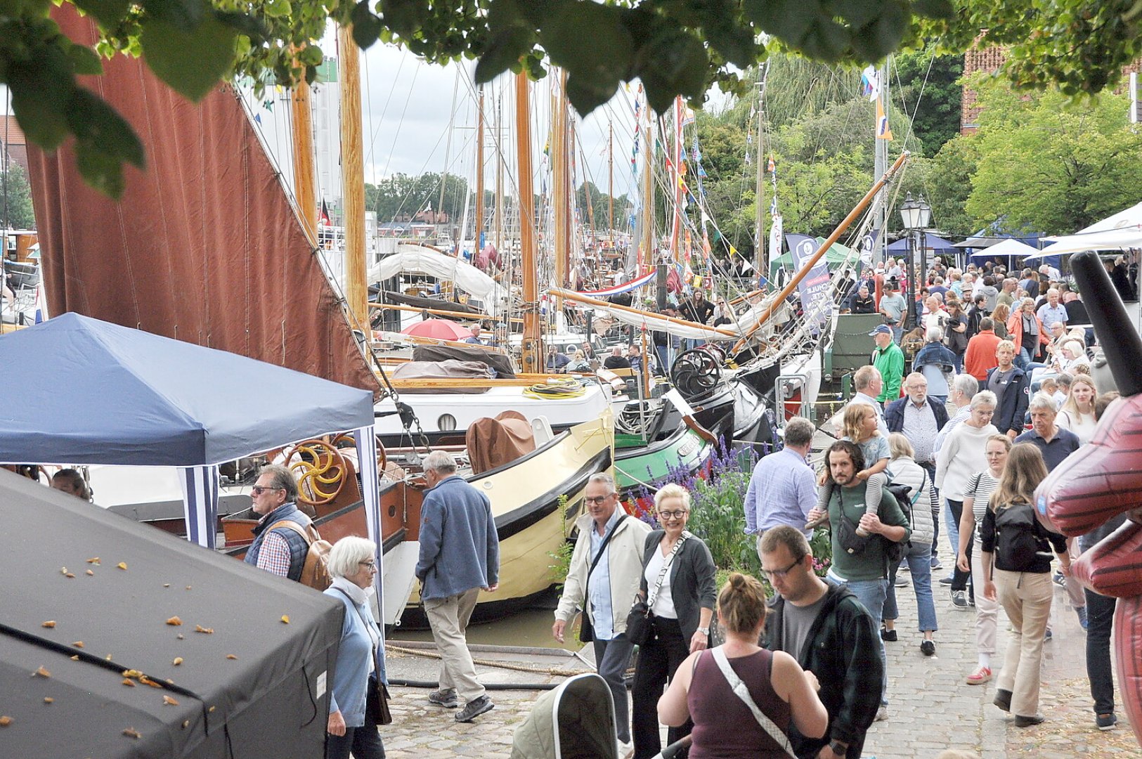 Der Sonntag beim Treffen der Traditionsschiffe in Leer - Bild 1
