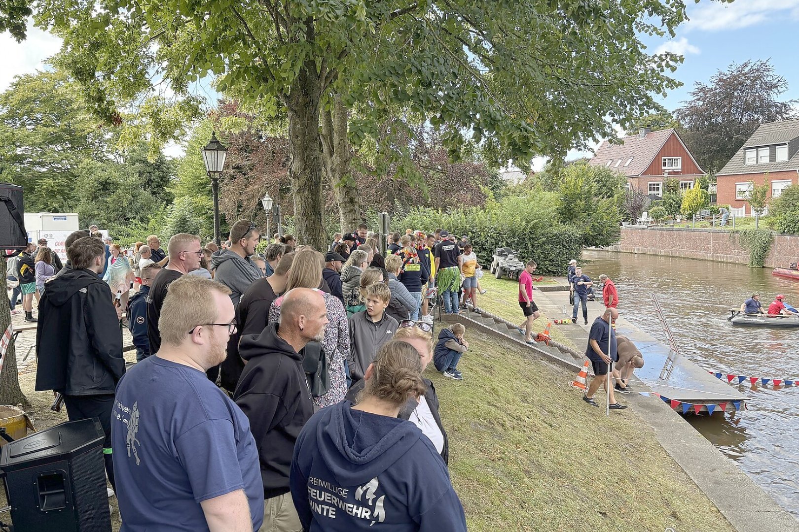 Erstes Floß-Tauziehen in Hinte - Bild 9