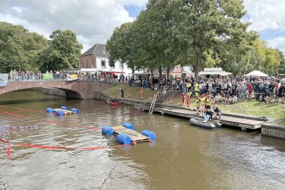 Erstes Floß-Tauziehen in Hinte - Bild 10