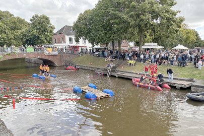 Erstes Floß-Tauziehen in Hinte - Bild 12