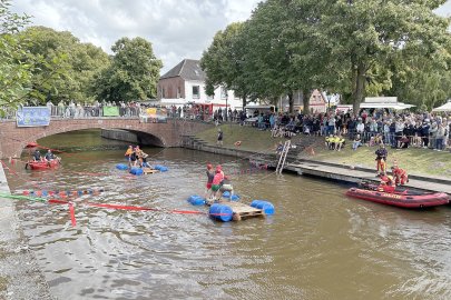 Erstes Floß-Tauziehen in Hinte - Bild 13
