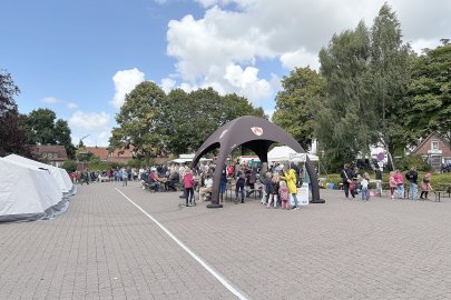 Erstes Floß-Tauziehen in Hinte - Bild 18