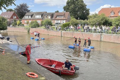 Erstes Floß-Tauziehen in Hinte - Bild 20