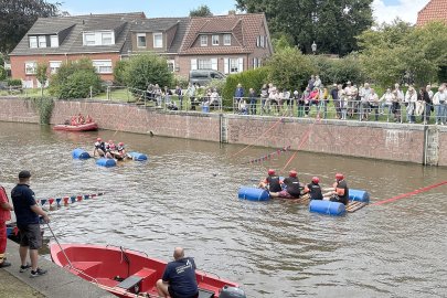 Erstes Floß-Tauziehen in Hinte - Bild 22