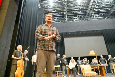Generalprobe "Das rote Kleid" in Emden - Bild 3