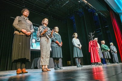 Generalprobe "Das rote Kleid" in Emden - Bild 4