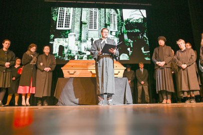 Generalprobe "Das rote Kleid" in Emden - Bild 6