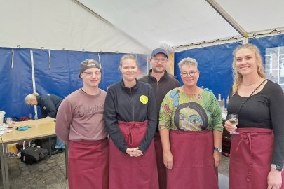 Gute Laune auf dem Weinfest in Weener - Bild 3
