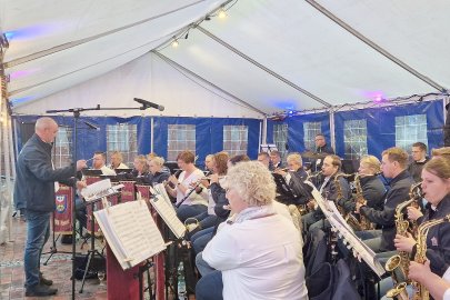 Gute Laune auf dem Weinfest in Weener - Bild 4