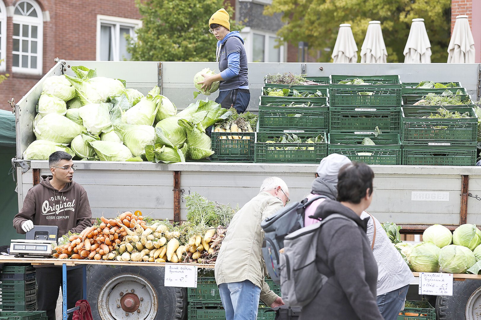 Erntedankfest auf dem Neuen Markt in Emden - Bild 1