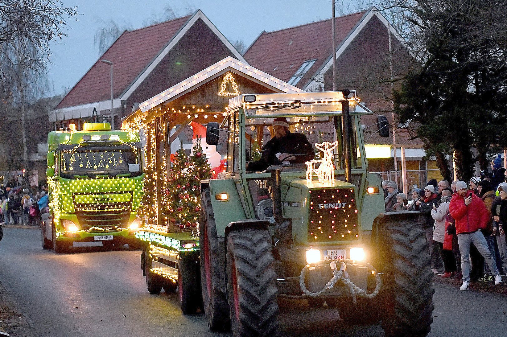 Weihnachtskonvoi durch Moormerland - Bild 1