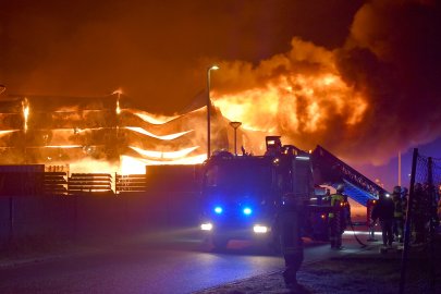 Brand eines Möbelhauses - Bild 2