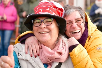 Der Weihnachtsmann kam mit Kutter nach Greetsiel - Bild 2