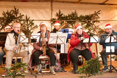 Der Weihnachtsmann kam mit Kutter nach Greetsiel - Bild 3