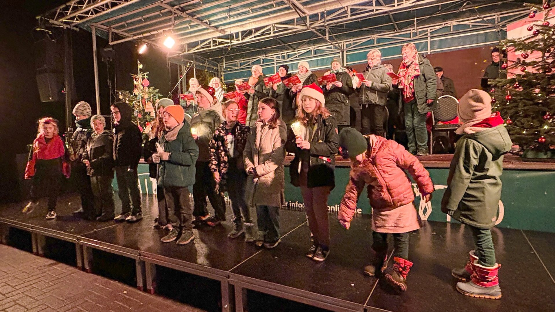 Bildergalerie vom Weihnachtssingen - Bild 13