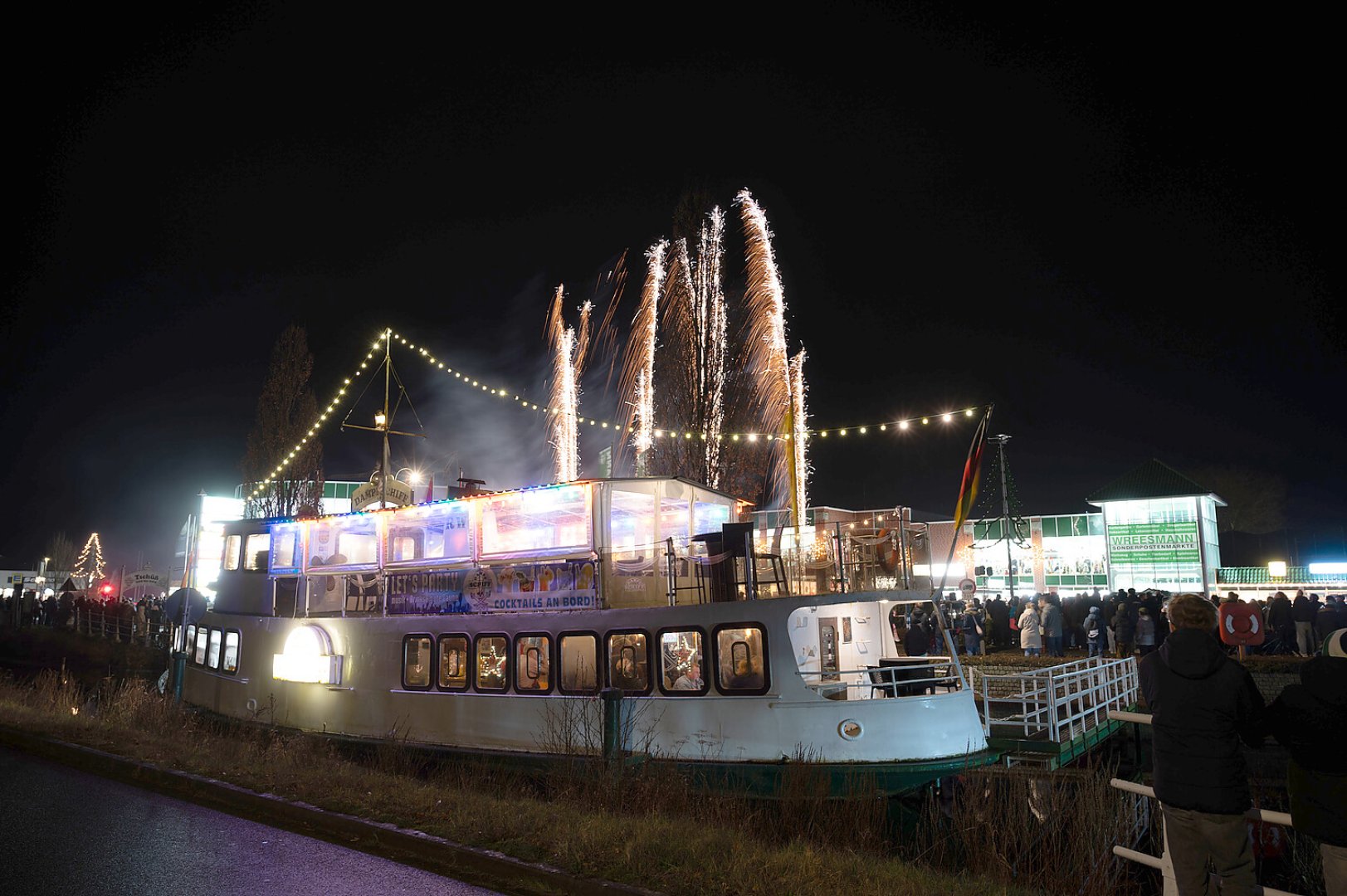 Feuerwerksshow in Ostrhauderfehn - Bild 6