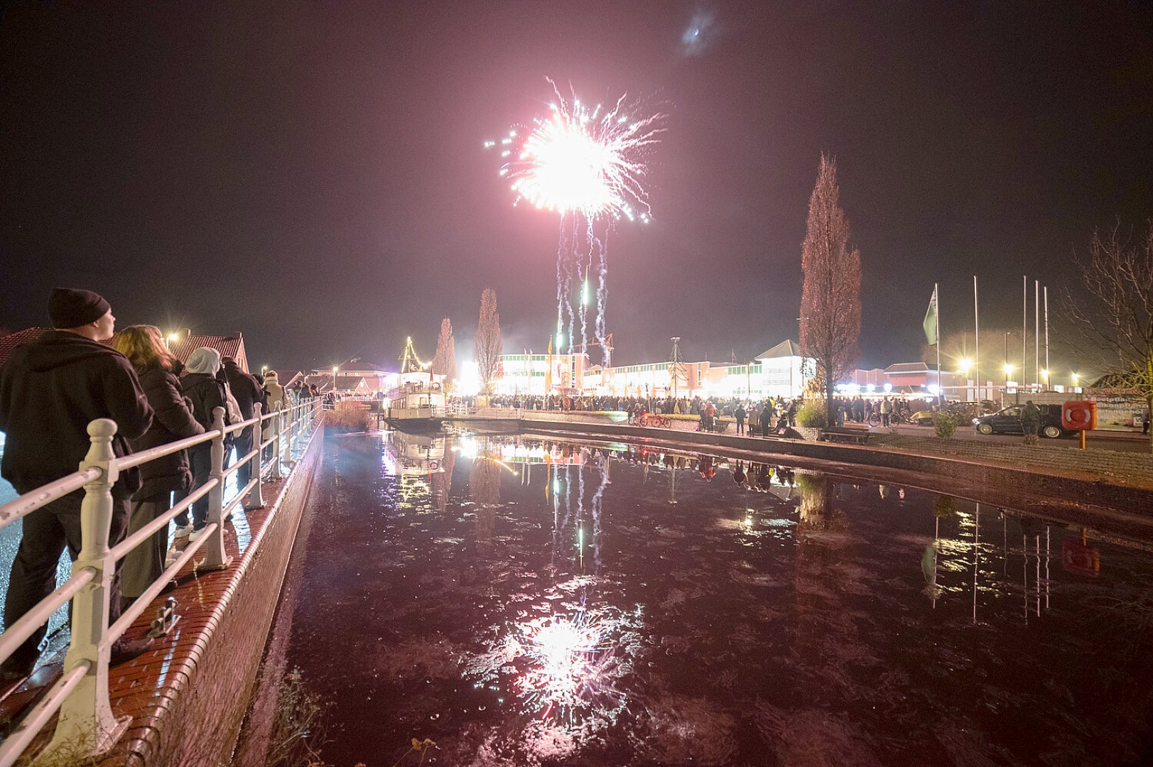Feuerwerksshow in Ostrhauderfehn - Bild 8