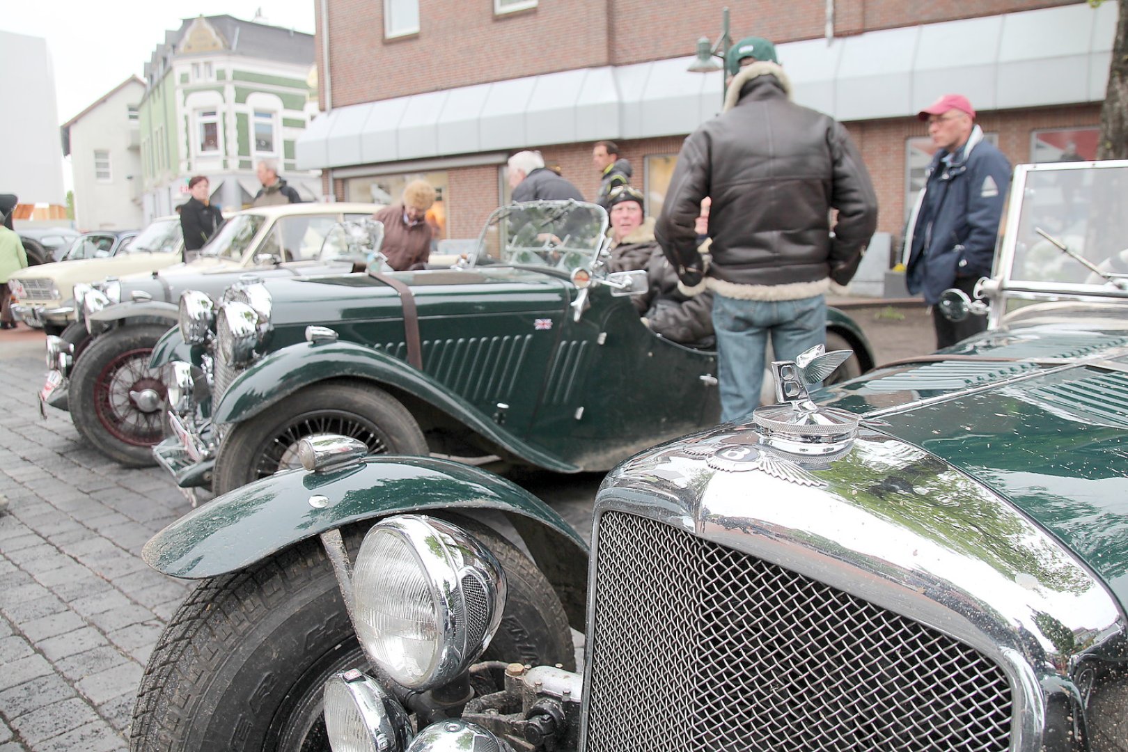Oldtimer-Rallye machte in Leer Station - Bild 1