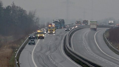 Glatteis auf der Autobahn 31 - Bild 4