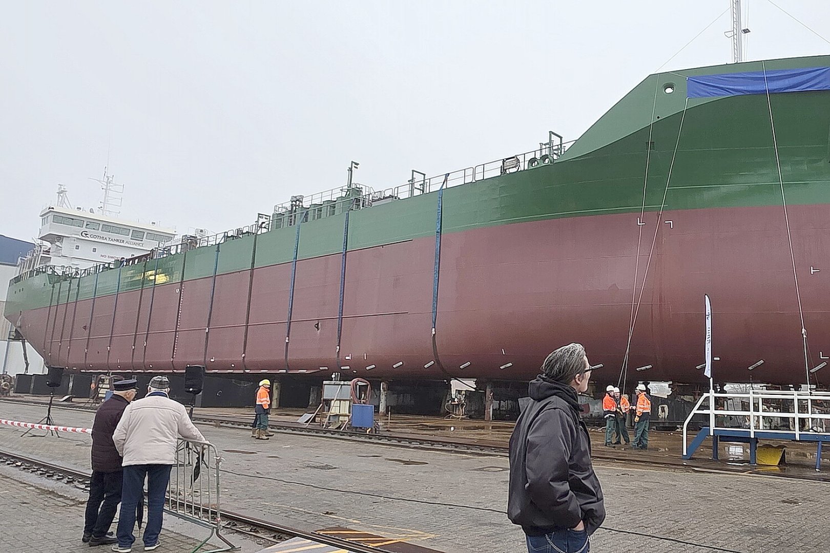 Stapellauf bei Ferus Smit in Leer - Bild 1