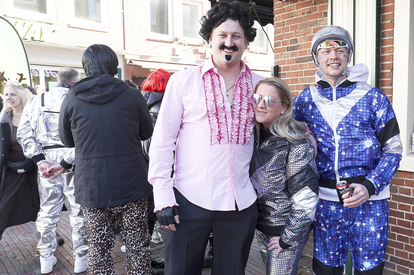 Bildergalerie Pappnasenball - Bild 70