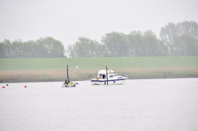 Sportboot gerät auf der Ems in Not - Bild 2