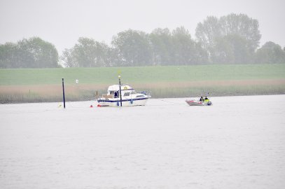 Sportboot gerät auf der Ems in Not - Bild 3