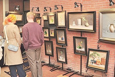 Antikmarkt in Leer lockt Besucher an - Bild 2