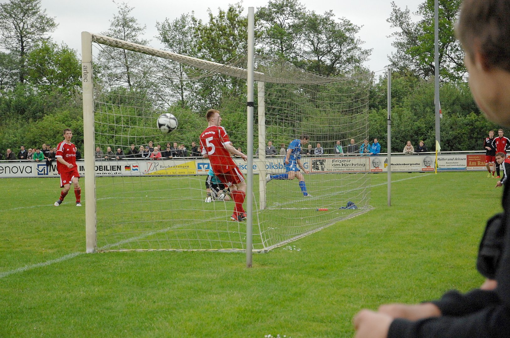 Bunde nach 2:2 so gut wie Meister - Bild 1