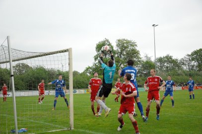 Bunde nach 2:2 so gut wie Meister - Bild 3