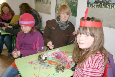 Kinder hatten Spaß beim Indianer spielen - Bild 3
