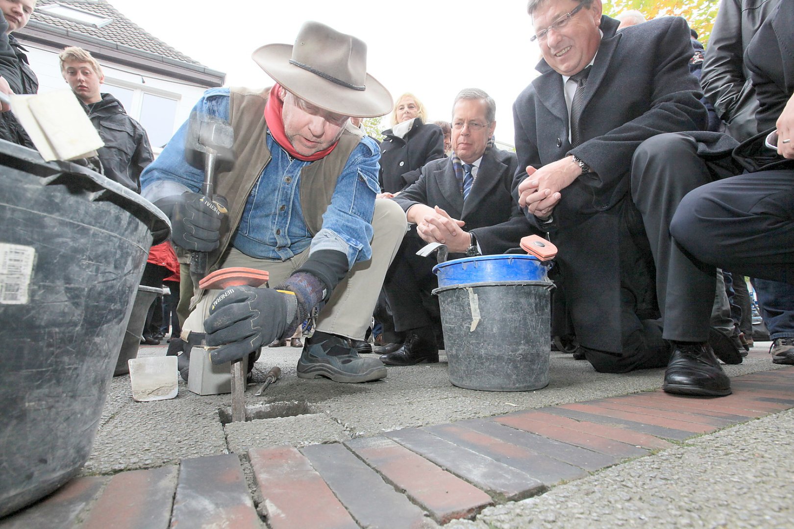 Gunter Demnig verlegt 32 neue Stolpersteine - Bild 1