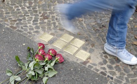 Gunter Demnig verlegt 32 neue Stolpersteine - Bild 3