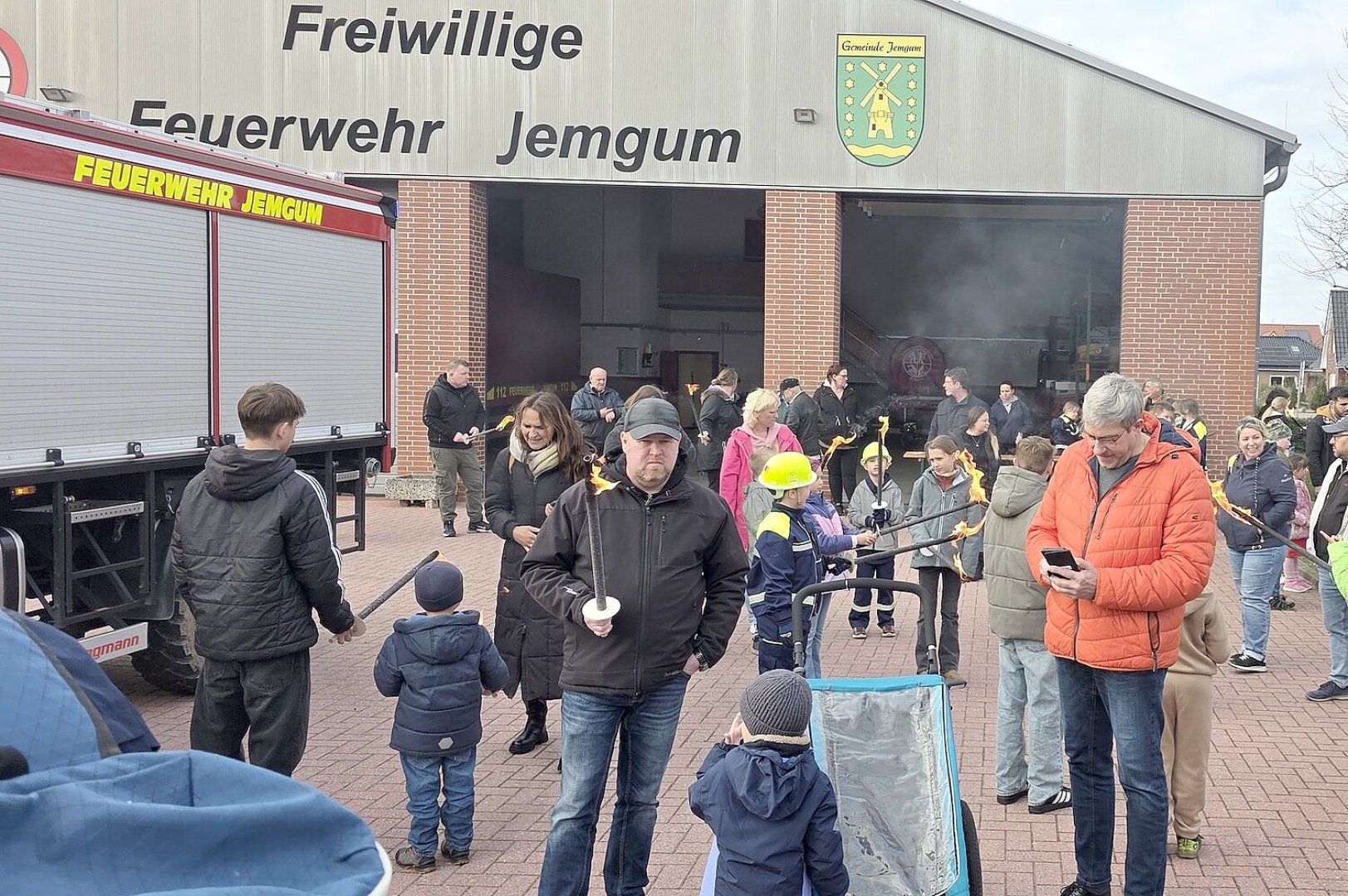 Osterfeuer in Jemgum - Bild 1