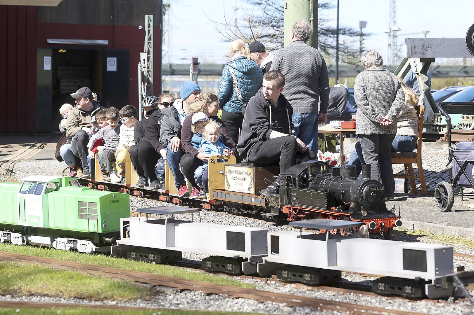 Andampfen der Emder Minibahn - Bild 2