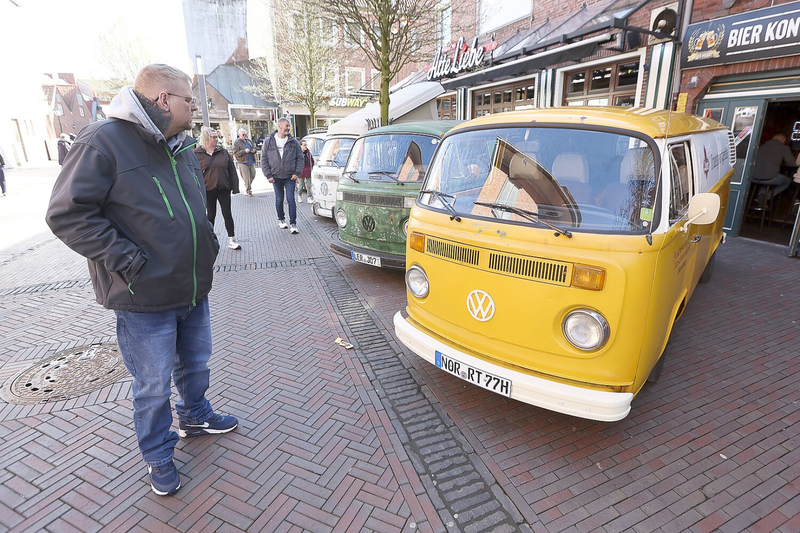 Oldtimermarkt in Emden - Bild 1