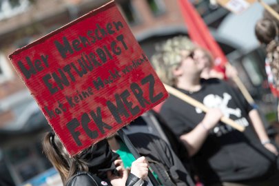 Bundeskanzler Friedrich Merz in Emden (Demo) - Bild 4