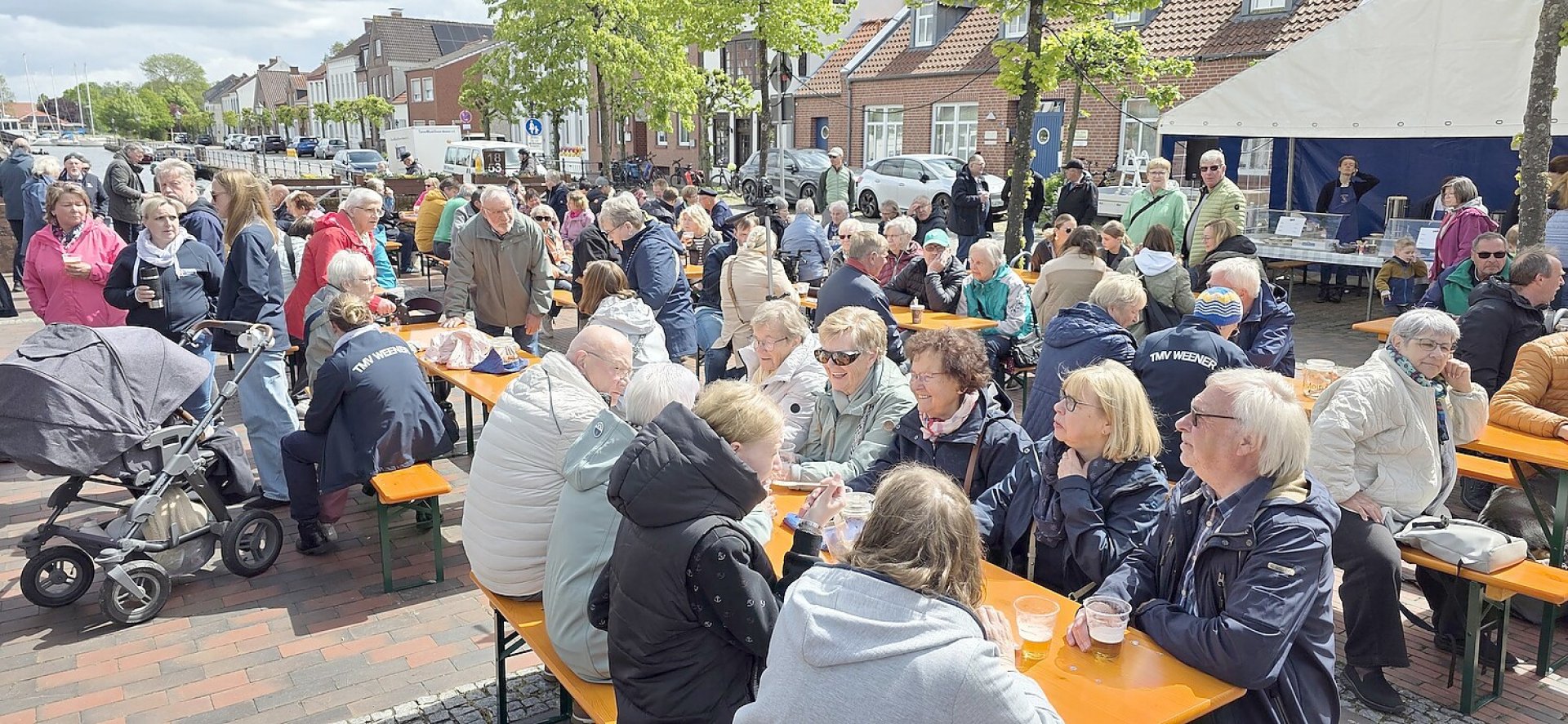 Vatertagskonzert des TMV am Hafen von Weener - Bild 1