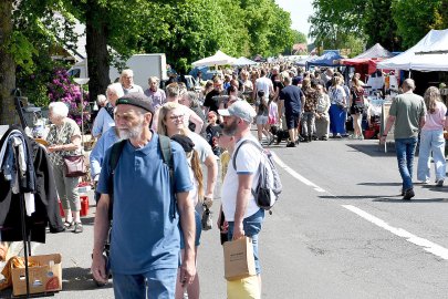 Schwerinsdorf erlebt Rekordandrang am Riesenflohmarkt - Bild 2