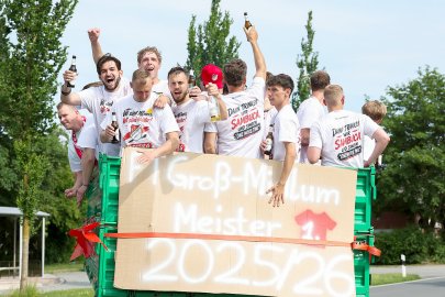 FT Groß-Midlum feiert Aufstieg - Bild 4