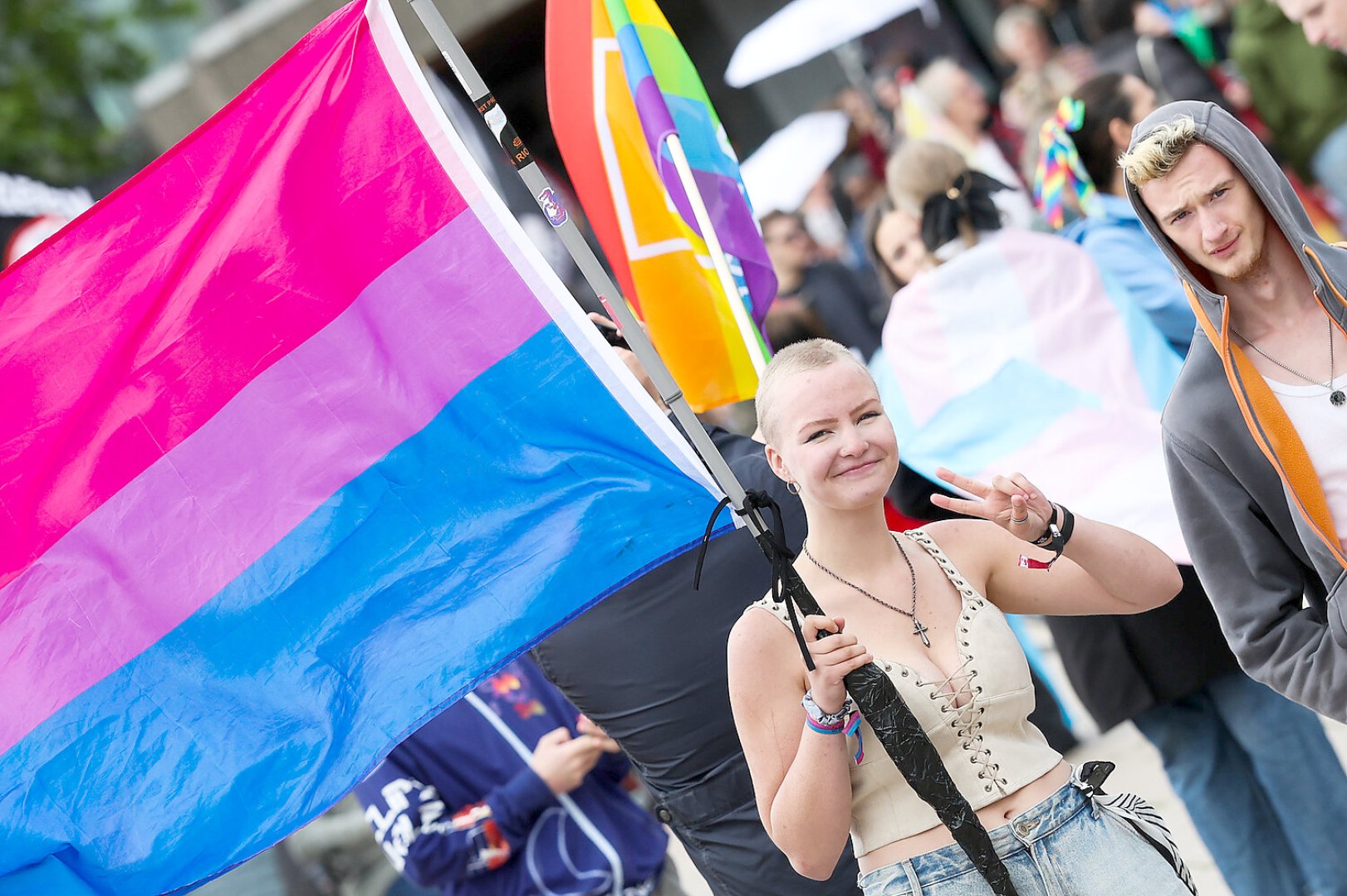 CSD Emden - rund 900 Menschen treten für Vielfalt in der Liebe ein - Bild 1