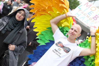 CSD Emden - rund 900 Menschen treten für Vielfalt in der Liebe ein - Bild 2