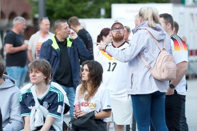 Die Bilder vom Public Viewing in Emden - Bild 2