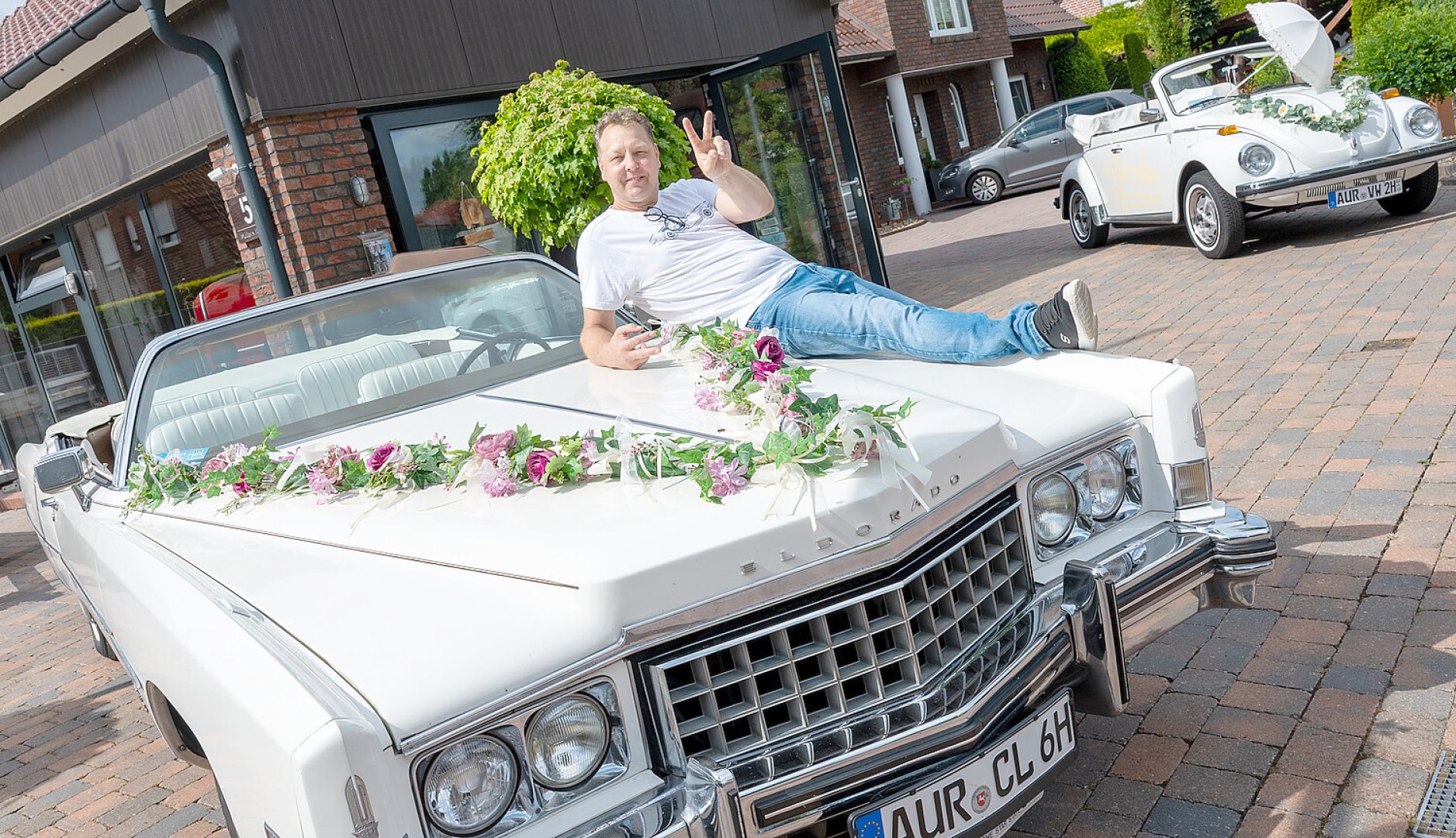 Amerikanische Oldtimer in Großefehn - Bild 1