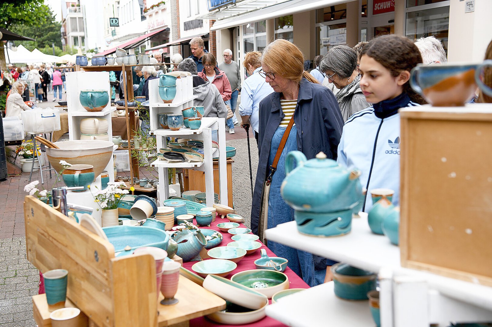 Viele Besucher beim Töpfermarkt in Leer - Bild 1