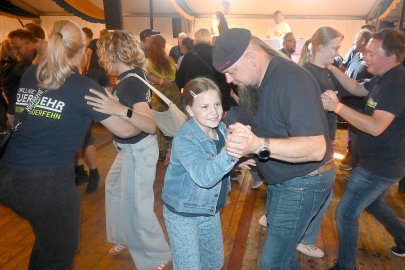 Zeltdisco beim Feuerwehrjubiläum - Bild 3