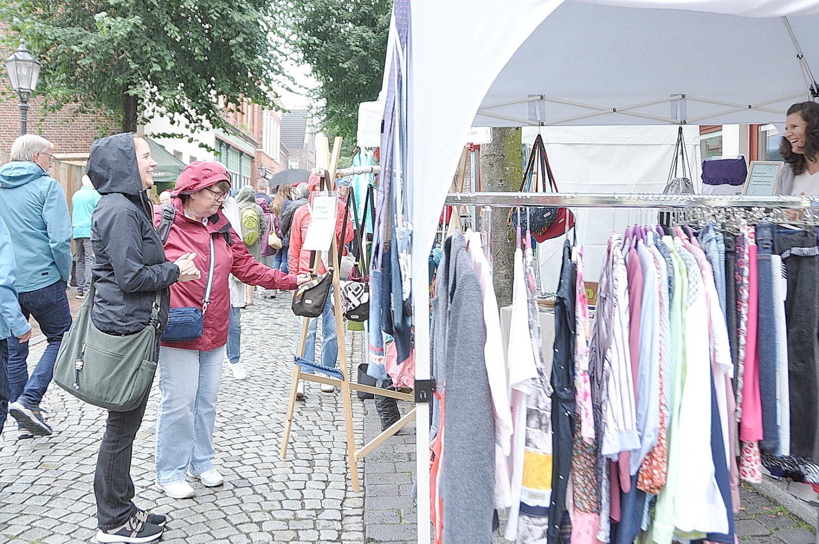 Kunst- und Handwerkermarkt in Leer - Bild 1