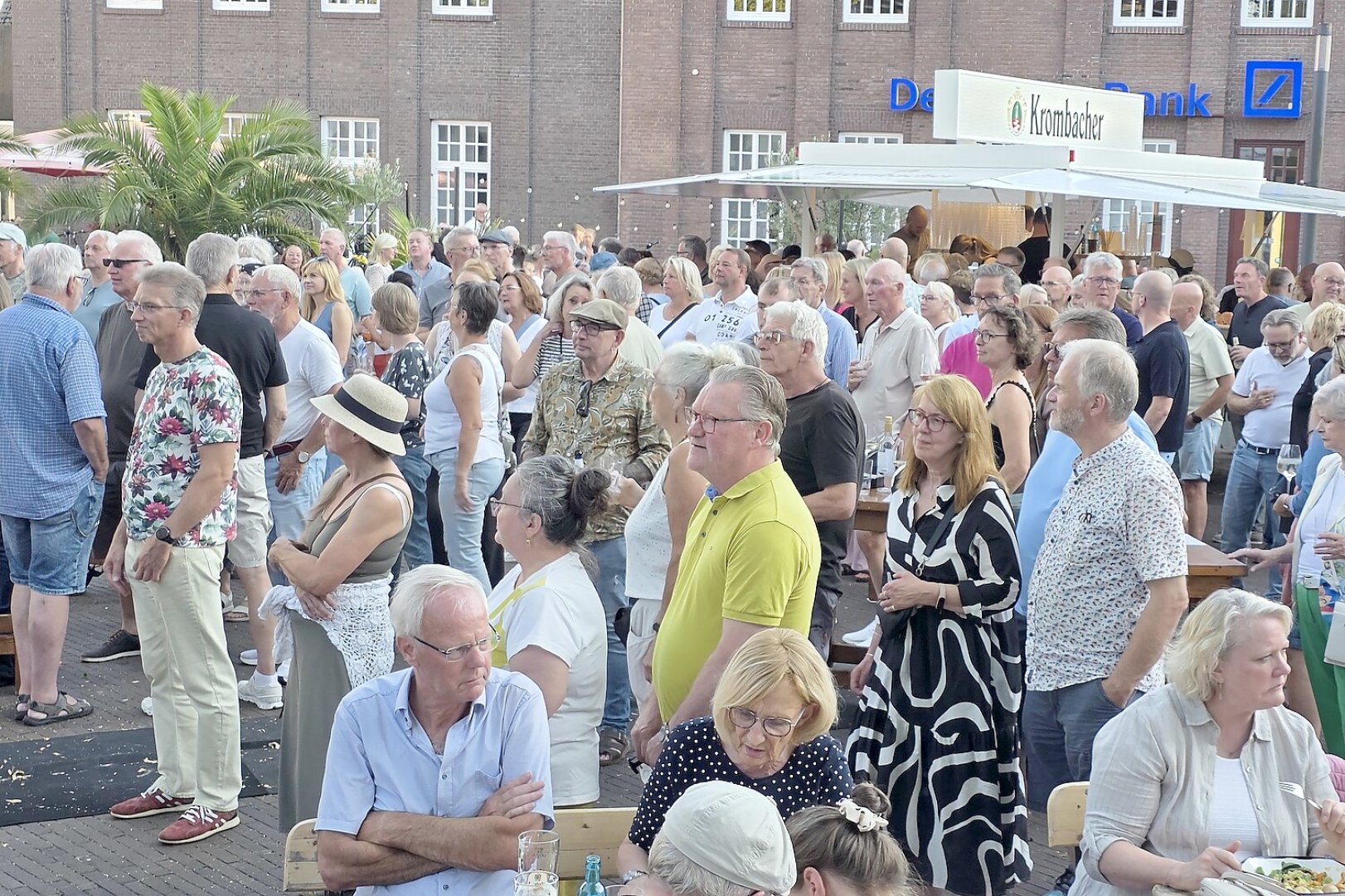 Denkmal-Konzert mit Dr. Beat in Leer - Bild 1